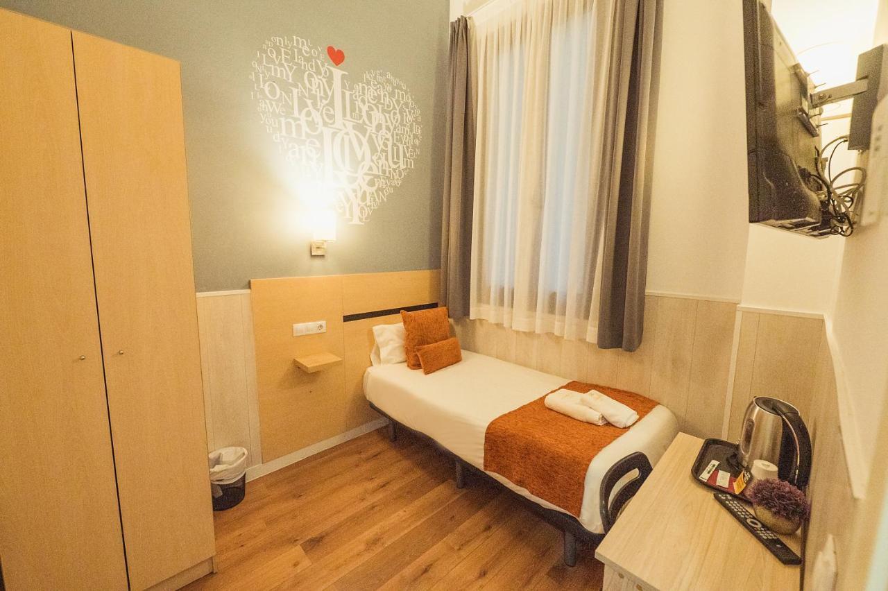 Hostal Live Natura Barcelona (Adults Only) Exterior photo