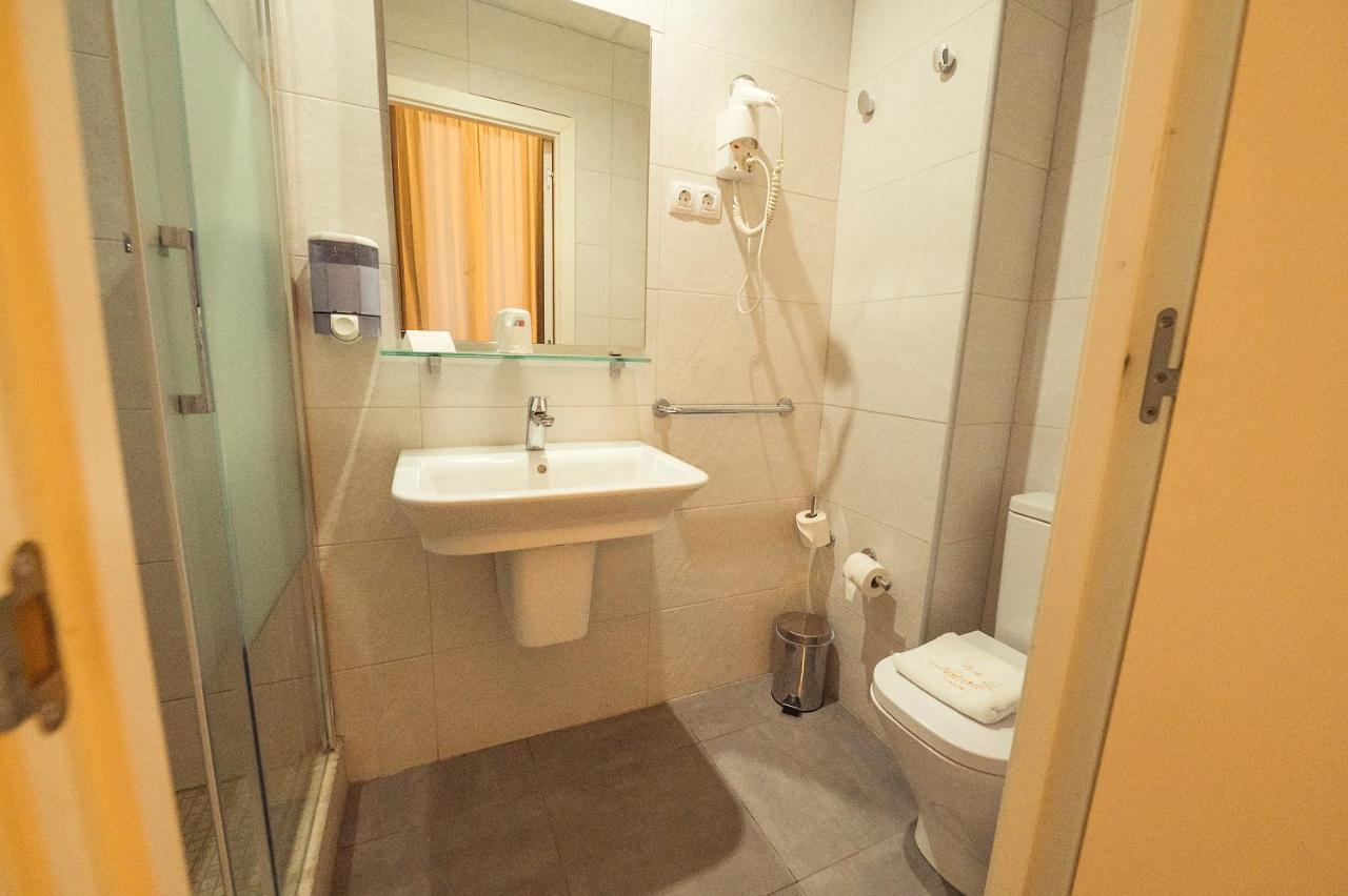 Hostal Live Natura Barcelona (Adults Only) Exterior photo